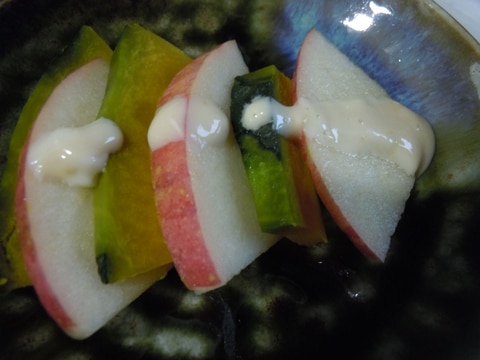 りんごとカボチャのヨーグルトフルーティーサラダ
